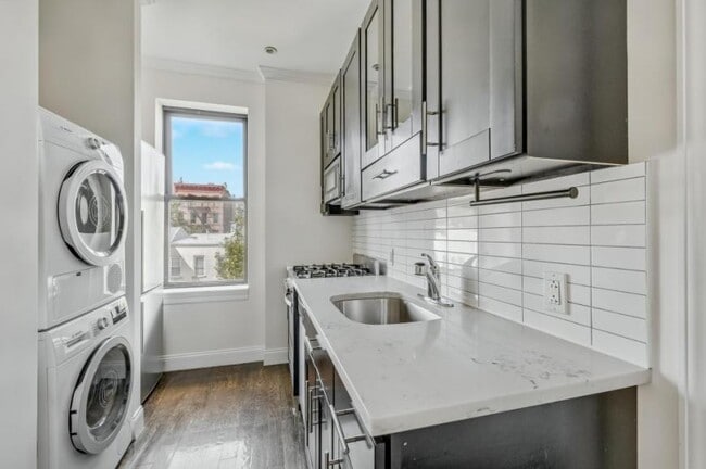 Building Photo - 3 bedroom in Brooklyn NY 11231 Unit 3B Rental