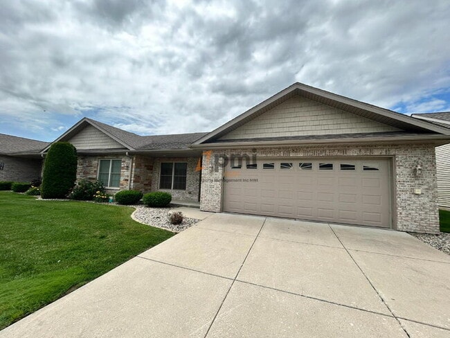 Building Photo - 827 Veterans Ln