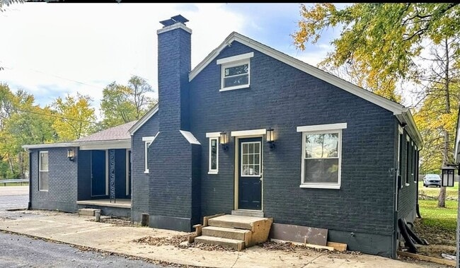 Building Photo - Spacious 6BR House in New Lebanon