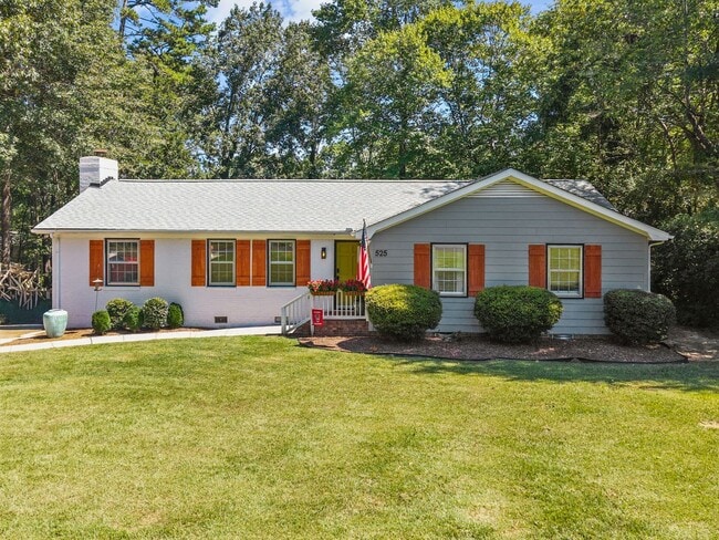 Building Photo - Gorgeous Mid-Century Modern Ranch in West Raleigh near NCSU and Lake Johnson - Fenced-in Backyard!
