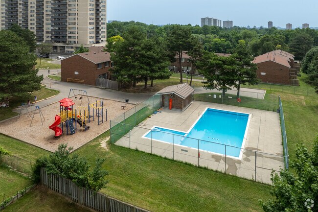 Swimming Pool and Park - Oakview Heights