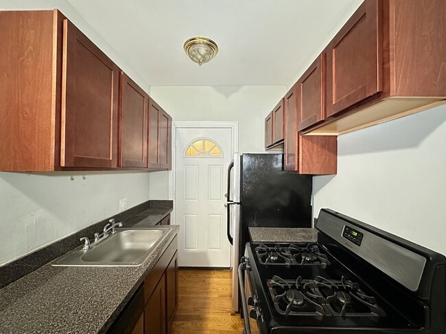 Photo - 3737 N Pine Grove Ave Unit J05P