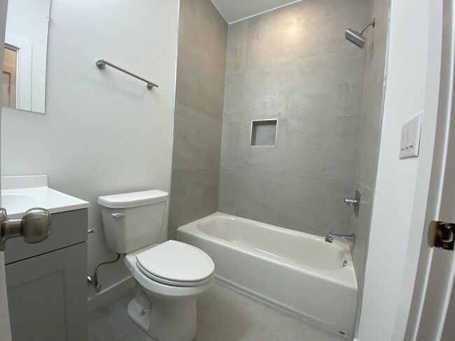 4936 W Thompson St Unit 2