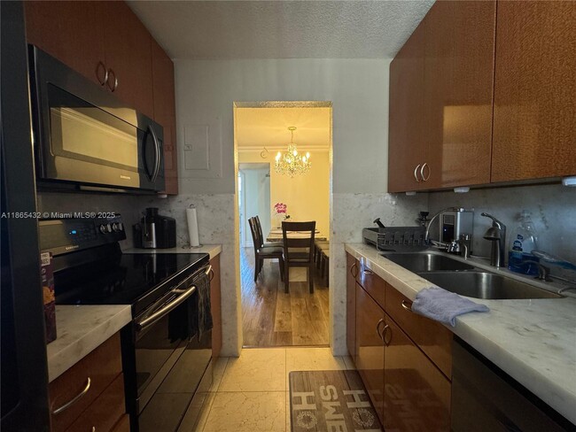 Building Photo - 1811 Jefferson St Unit 409 Rental