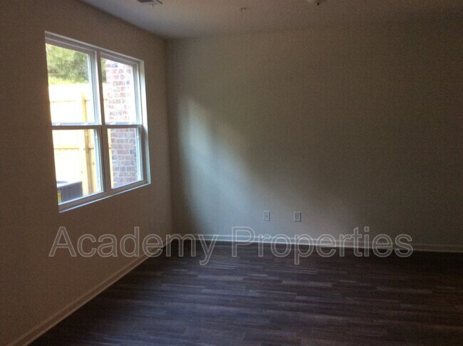 Photo - 1627 Larkspur Trail