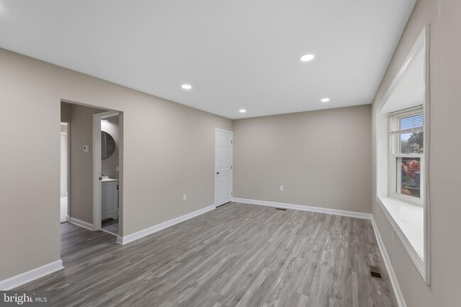 Photo - 18 W Orndorff Dr