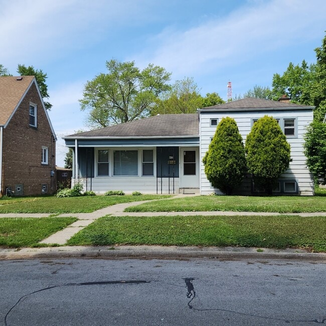 Photo - 9716 Warren Ave House