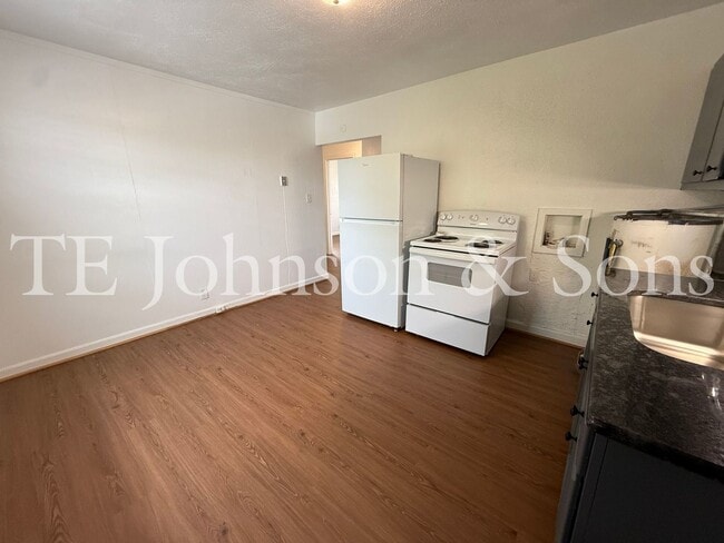Photo - Updated Unit with Granite Counters & Off-Street Parking in Winston-Salem Unit 1137 C N Cameron Ave