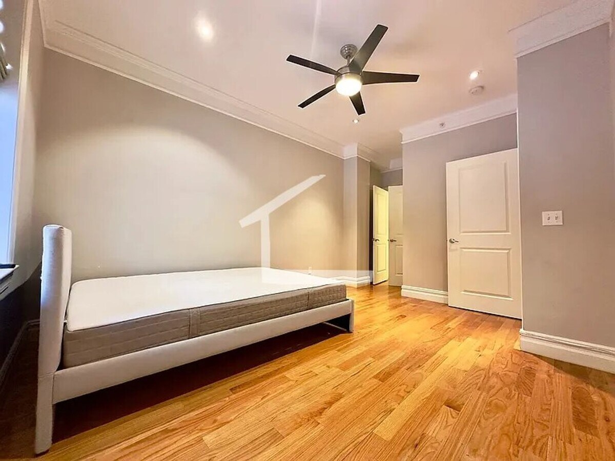 Charming 2 Bedroom-No Broker Fee - Charming 2 Bedroom-No Broker Fee