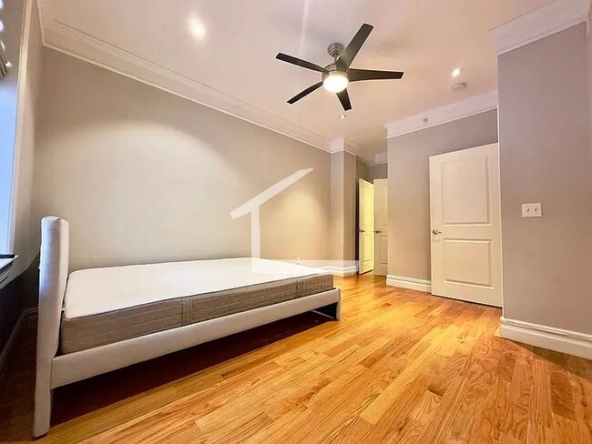 Building Photo - Charming 2 Bedroom-No Broker Fee