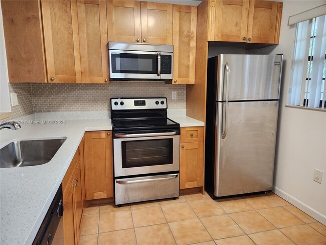 Building Photo - 10835 SW 112th Ave Unit 311 Rental