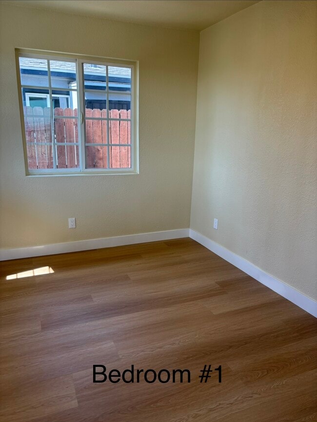 Photo - 932 N Gage Ave