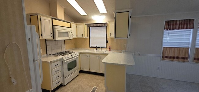 Building Photo - 163 Monarch Ln