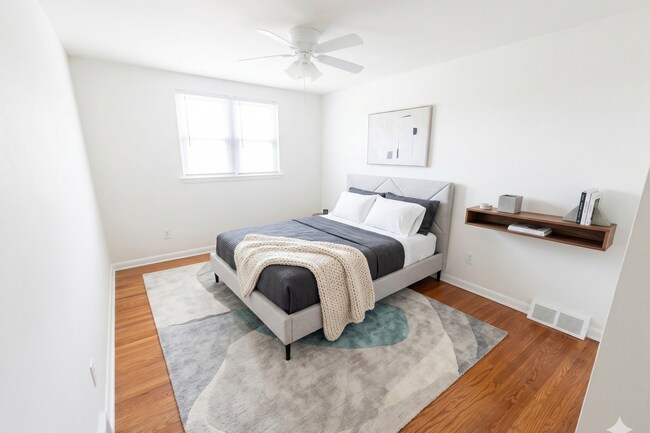 Photo - 2726 Cranston Rd Unidad 2F