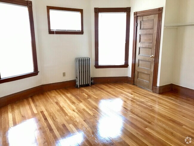 Building Photo - 336 Centre St Unit 2 Rental