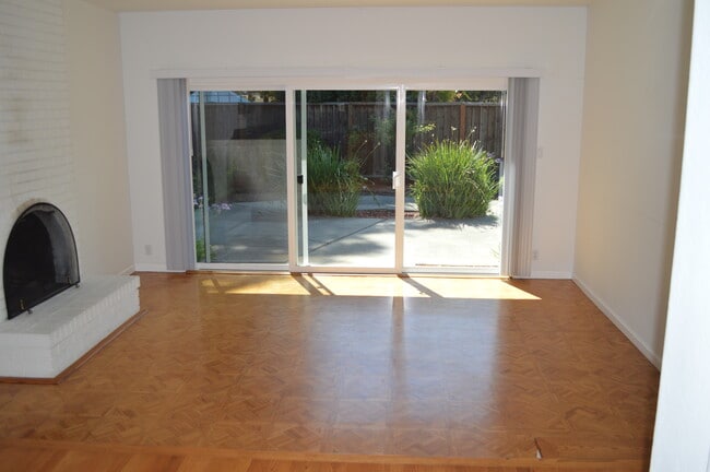 Family room - 3986 Fairlands Drive