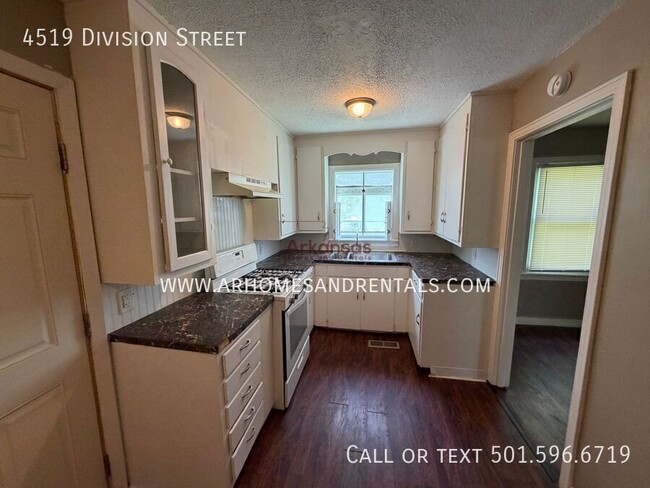 Photo - 4519 Division St