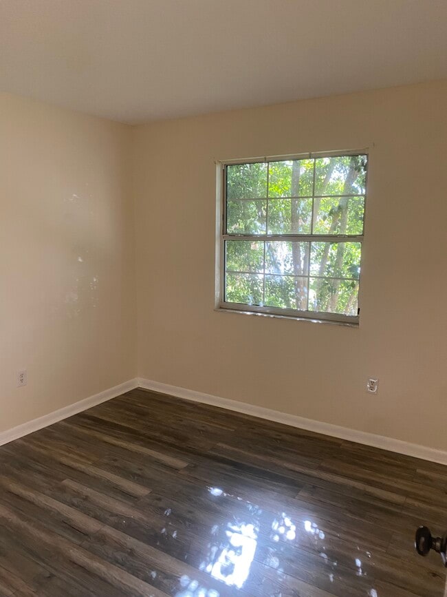 Photo - 701 Airoso Rd SE