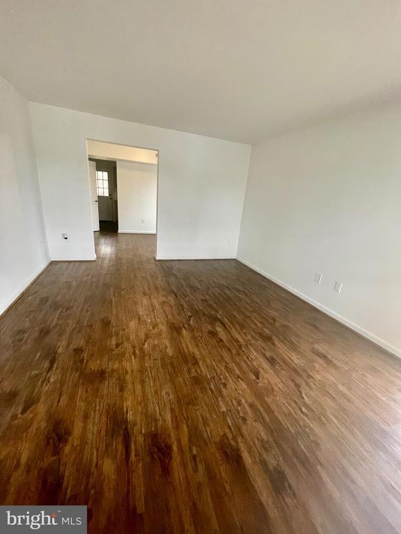 Photo - 916 Harwood Rd