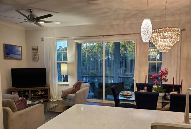 Living area - 112 Kara Lake Dr
