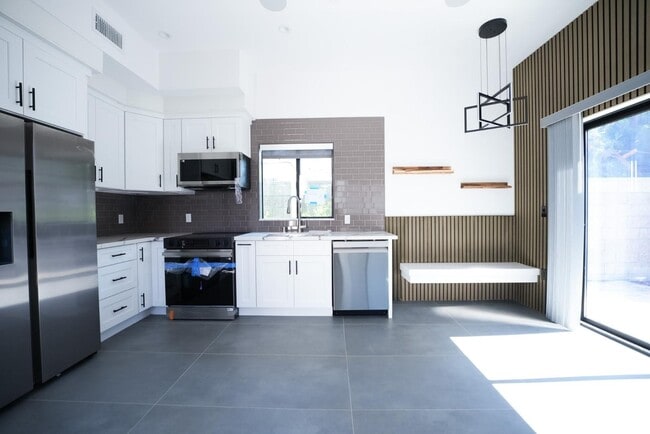 Building Photo - Fair Ave