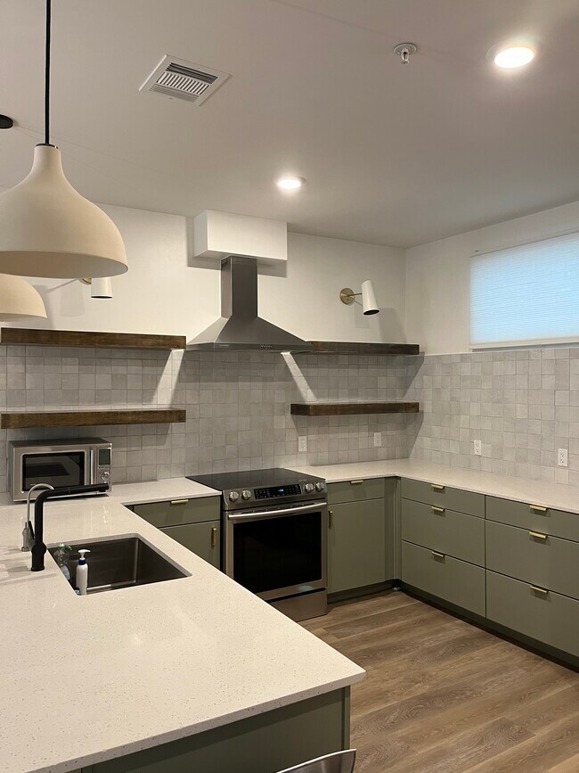 Open Shelving and Cabinet DrawersGemran - 2709 E 5th St Unit 2203