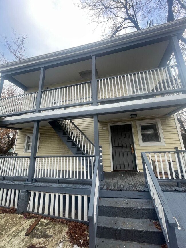 Building Photo - 1918 S 5th Pl Unit 1918 Lower