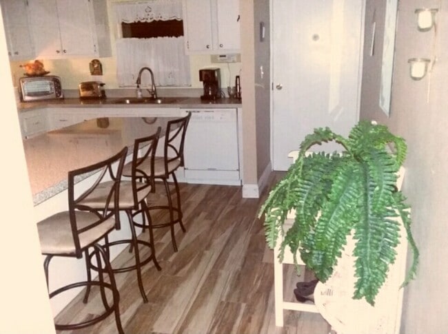 Photo - 8 Glencoe Pl Unidad 207