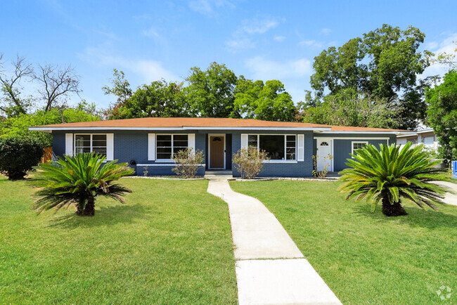 Building Photo - San Antonio Retreat with Modern Elegance Rental