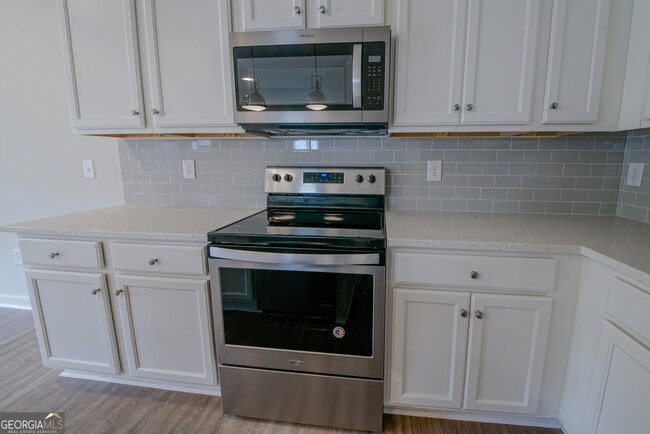 Photo - 305 Lorien Way