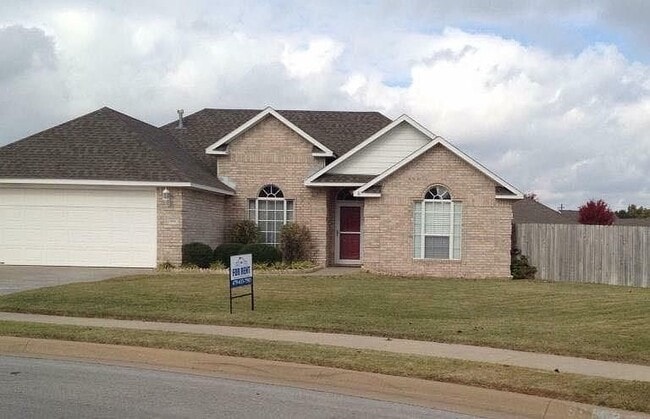Building Photo - 806 Almoo St