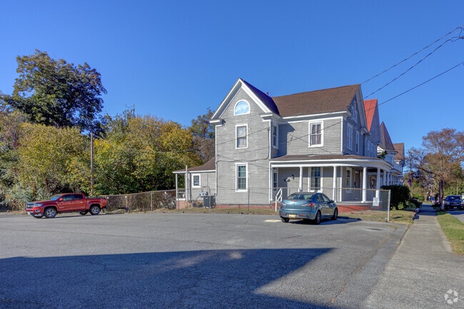 Building Photo - 127 Clay St Unit B Rental