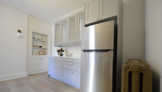 Building Photo - 1352 Hollis Street