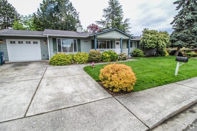 Building Photo - Coming Soon! Very well maintained home wit...