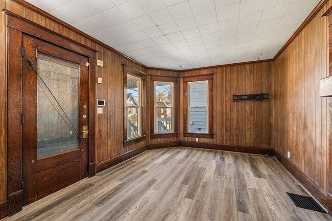 Photo - 37 W Arch St