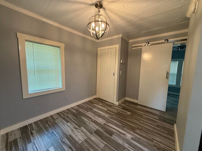 Photo - 1316 Aintree Ln