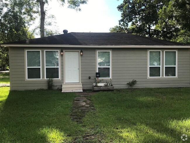 Building Photo - 2122 N Grand Blvd Rental