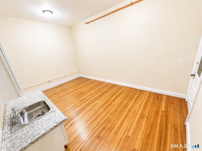 Photo - 105 Bank St Unit 2D