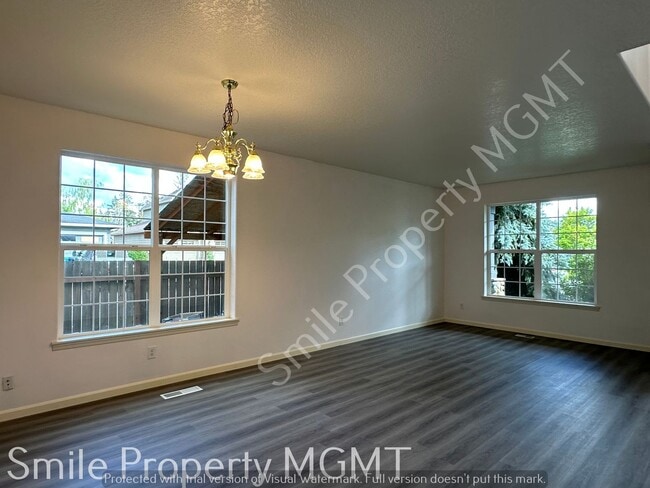 Photo - A beautiful 2-story single house in Clackamas.