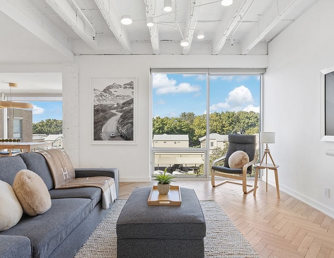 Building Photo - 1115 S Alamo St Unit 128.1