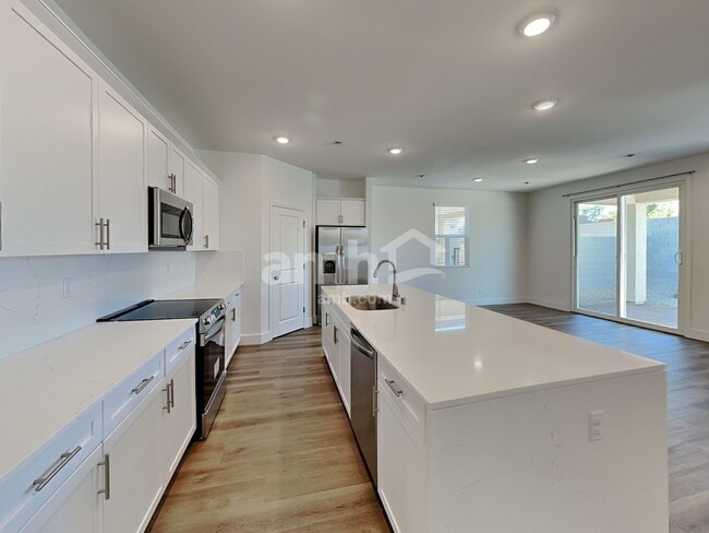 Photo - 9130 Fiesta Impatiens Ct