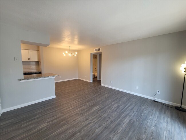Building Photo - 2701 W Bellfort Ave Unit 1424 Rental