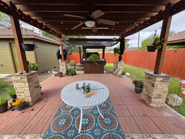 Spacious Back area - 209 La Silla Dr