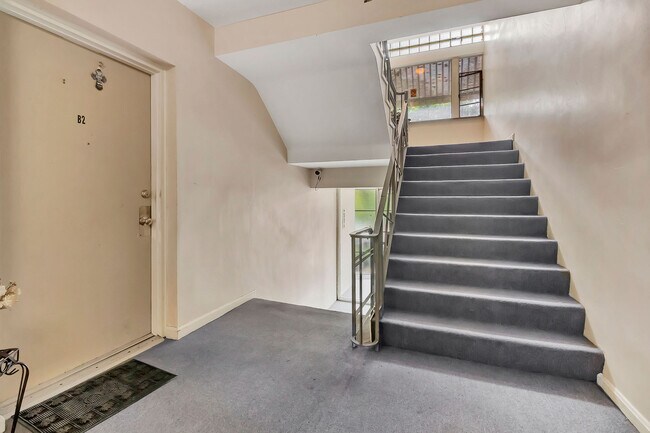 Photo - 4028 Ledgewood Dr