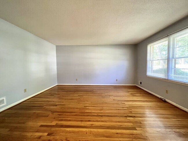 Photo - 212 Avery Lane