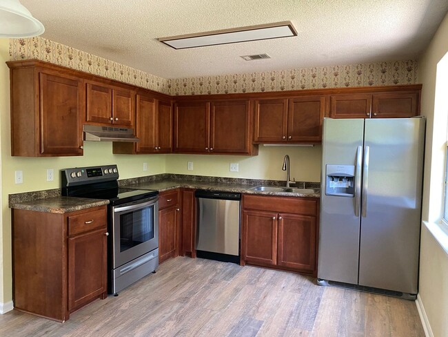Photo - $500.O0 OFF MOVE IN SPECIAL!!