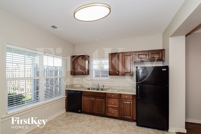 Photo - 810 Hawthorn Ln