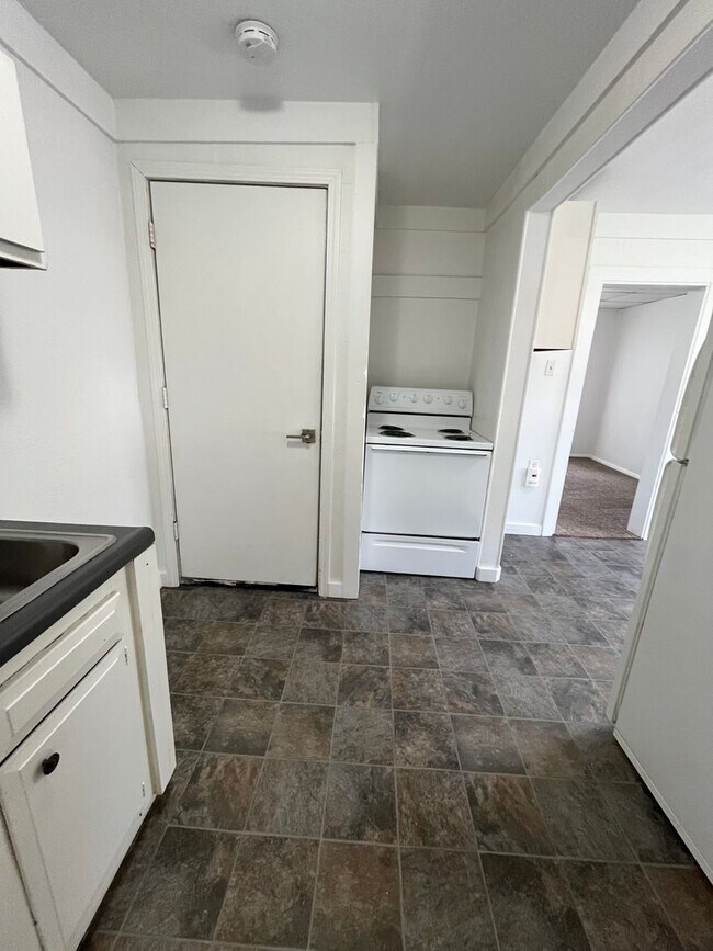 Photo - 426 W 6th St Unit 2