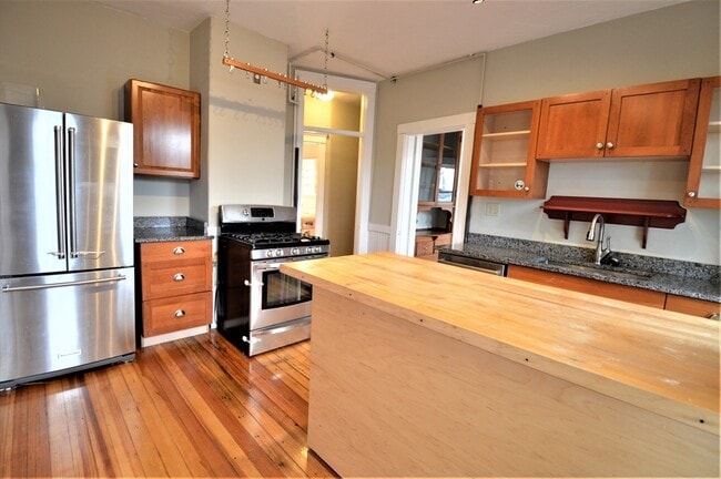 Photo - 82 Montebello Rd Unit 3