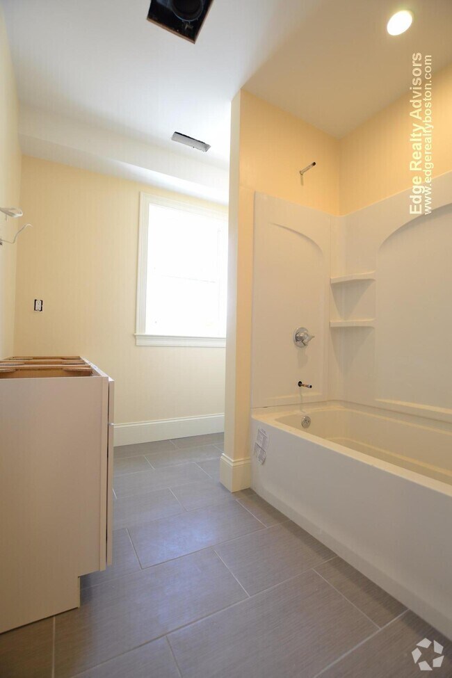 Building Photo - 26 Bothwell Rd Unit 1 Rental